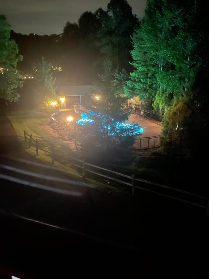 A River Runs Through It Севьервилл Экстерьер фото